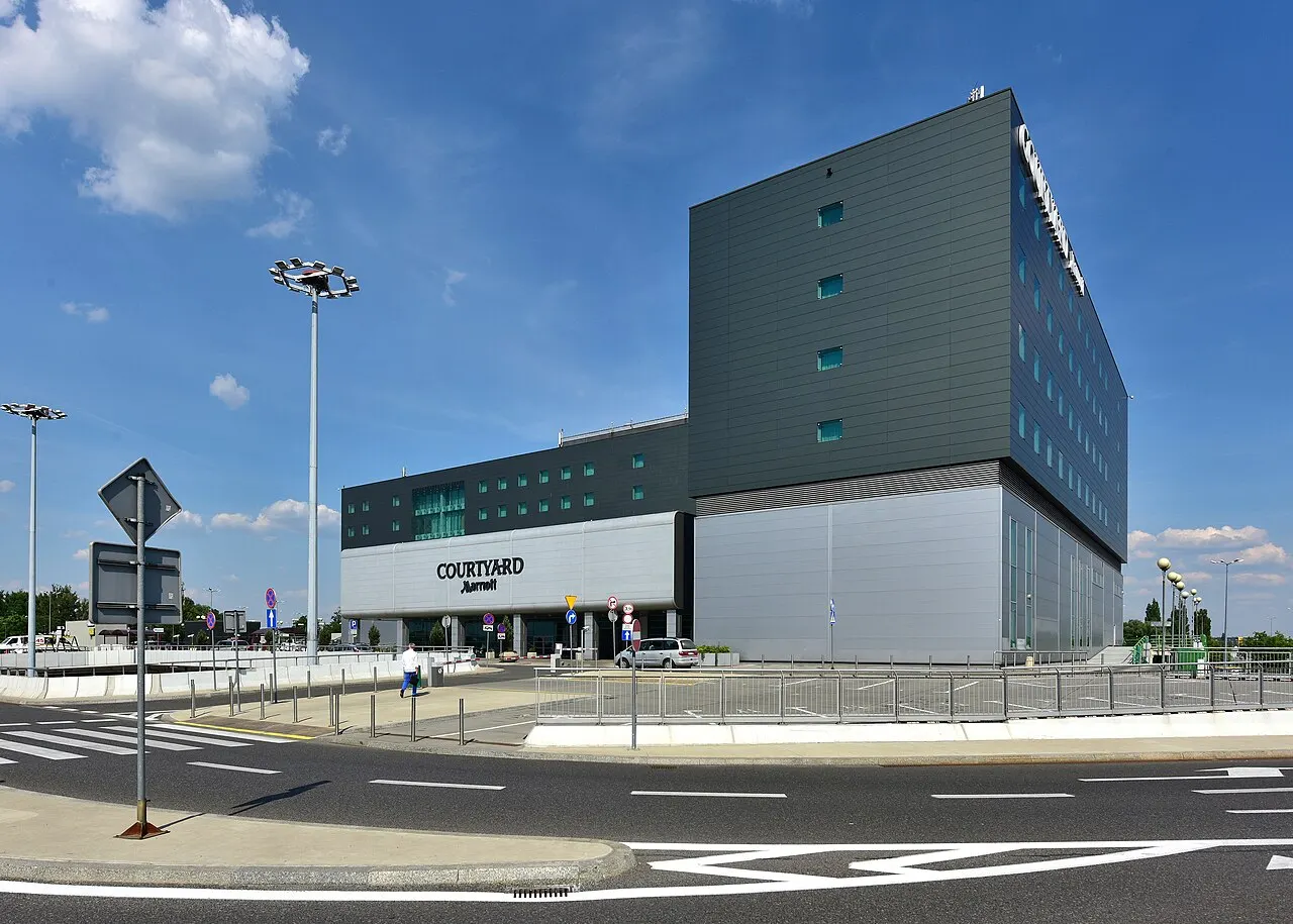 Courtyard by Marriott Warsaw Airport a Varsovie