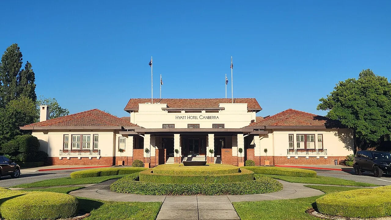 Hotel Canberra in Canberra